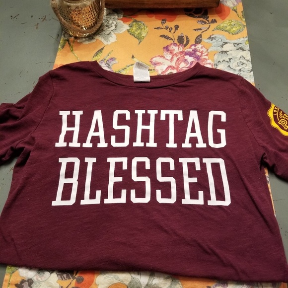 Junior's xsmall maroon pink Victoria secret tee - Picture 2 of 4